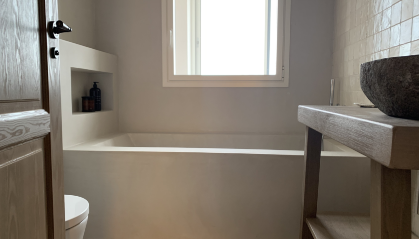 Imatge d'un lavabo fet per una empresa de reformes i construcció.